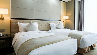 Hundred Hotel