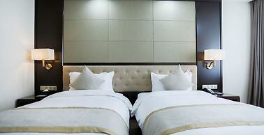 Hundred Hotel
