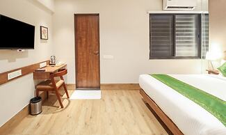 Treebo Elite Residency - 2 Kms From Railway Station