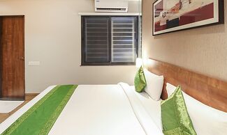 Treebo Elite Residency - 2 Kms From Railway Station