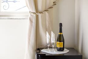 AmoRoma Suite