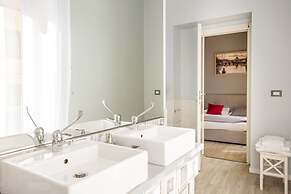 AmoRoma Suite