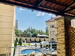 Grand Hills Hotel