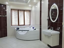 Grand Hills Hotel