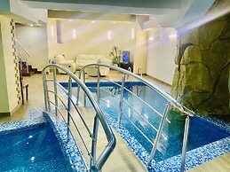 Grand Hills Hotel