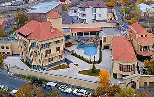 Grand Hills Hotel