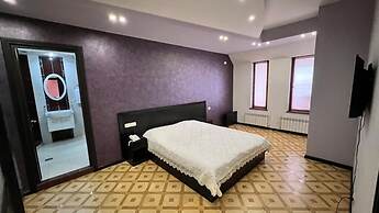 Grand Hills Hotel