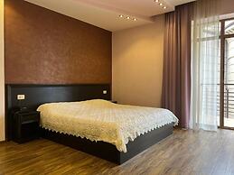 Grand Hills Hotel