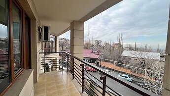 Grand Hills Hotel