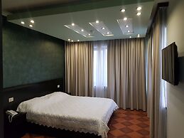 Grand Hills Hotel