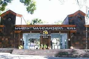 Grand Hills Hotel