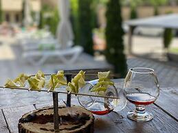 Grand Hills Hotel