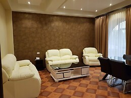Grand Hills Hotel