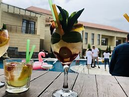 Grand Hills Hotel