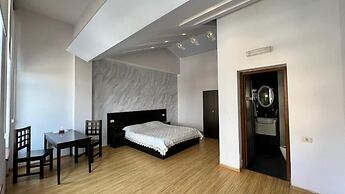 Grand Hills Hotel