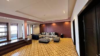 Grand Hills Hotel