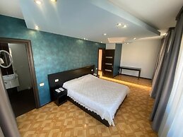 Grand Hills Hotel