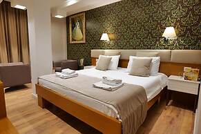 Hotel Queen
