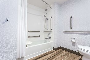 Hampton Inn & Suites Kittery-Portsmouth