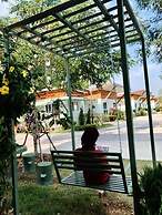 Me and Tree Villa