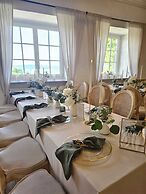 Hotel Garni BURG WALDENSTEIN