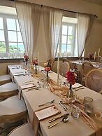 Hotel Garni BURG WALDENSTEIN