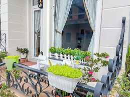 Jolie House