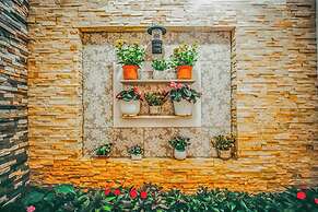 Jolie House
