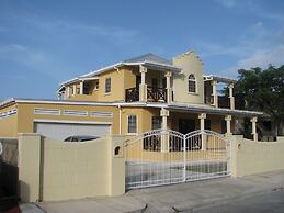 Maya's Bajan Villas - Unit B