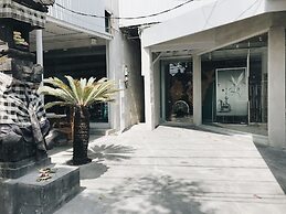 Lloyd's Inn Bali