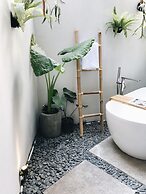 Lloyd's Inn Bali