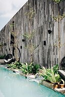 Lloyd's Inn Bali