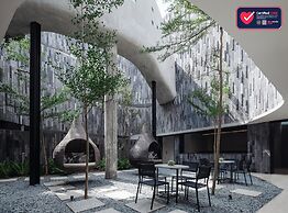Lloyd's Inn Bali