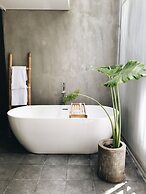 Lloyd's Inn Bali