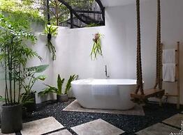 Lloyd's Inn Bali