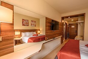 Sunday Schwarzbachtal Hideaway Resort