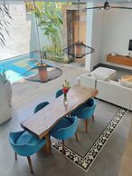 Apple Villa & Suite Seminyak