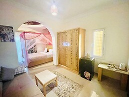 Jewel Howard Carter Hotel