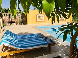 Jewel Howard Carter Hotel