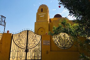 Jewel Howard Carter Hotel