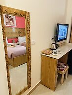 Jewel Howard Carter Hotel