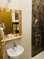 Jewel Howard Carter Hotel