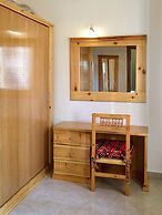 Jewel Howard Carter Hotel