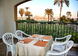 Jewel Howard Carter Hotel