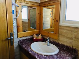 Jewel Howard Carter Hotel