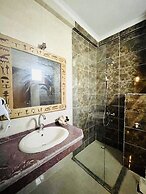 Jewel Howard Carter Hotel