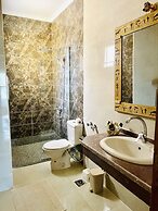 Jewel Howard Carter Hotel