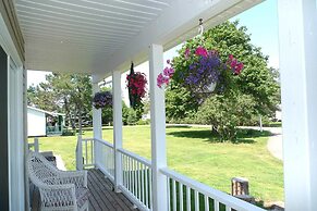 Cavendish Breeze Inn