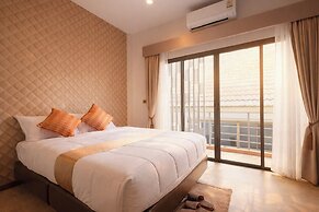 777 Food & Bed