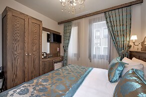 Perapolis Hotel